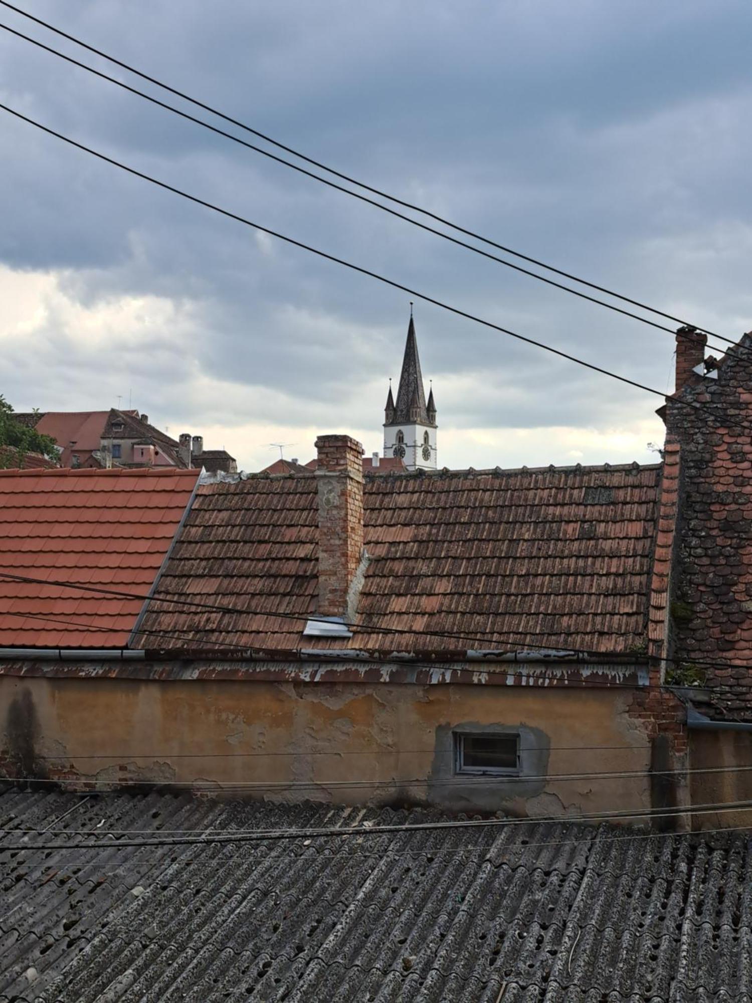 Free Garage In The Center-Delicia 4 Studio! Sibiu Bagian luar foto