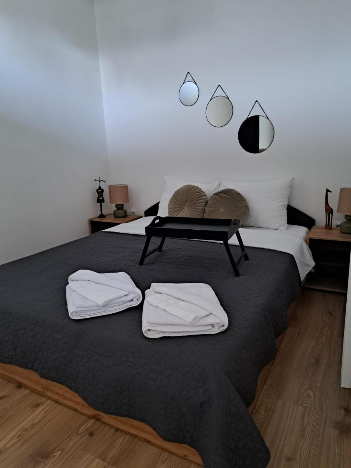 Free Garage In The Center-Delicia 4 Studio! Sibiu Bagian luar foto
