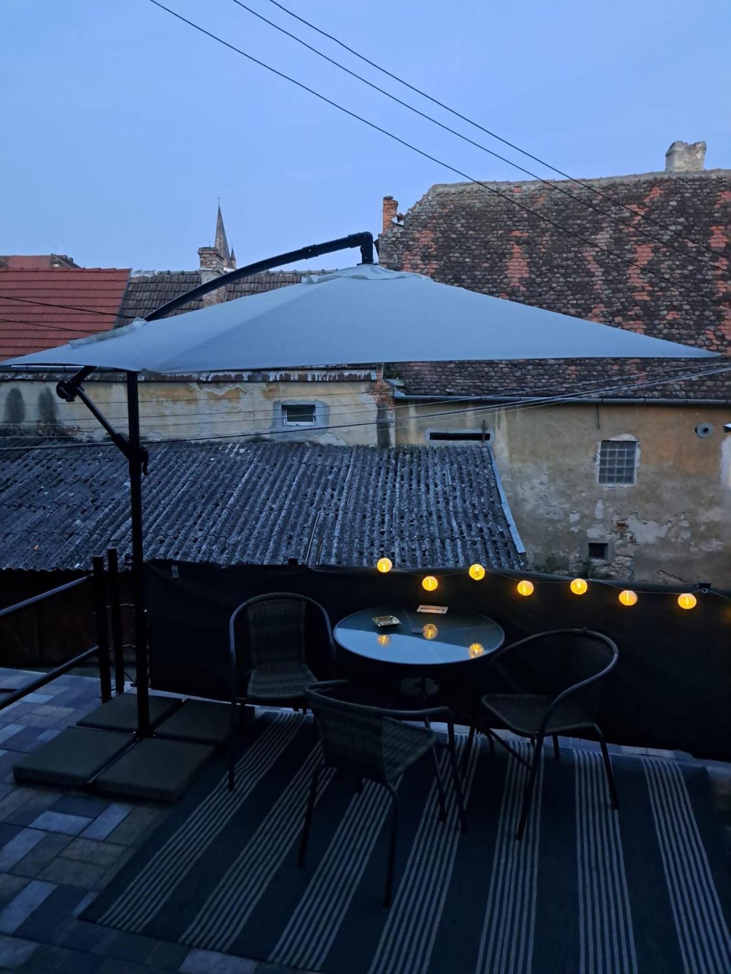 Free Garage In The Center-Delicia 4 Studio! Sibiu Bagian luar foto