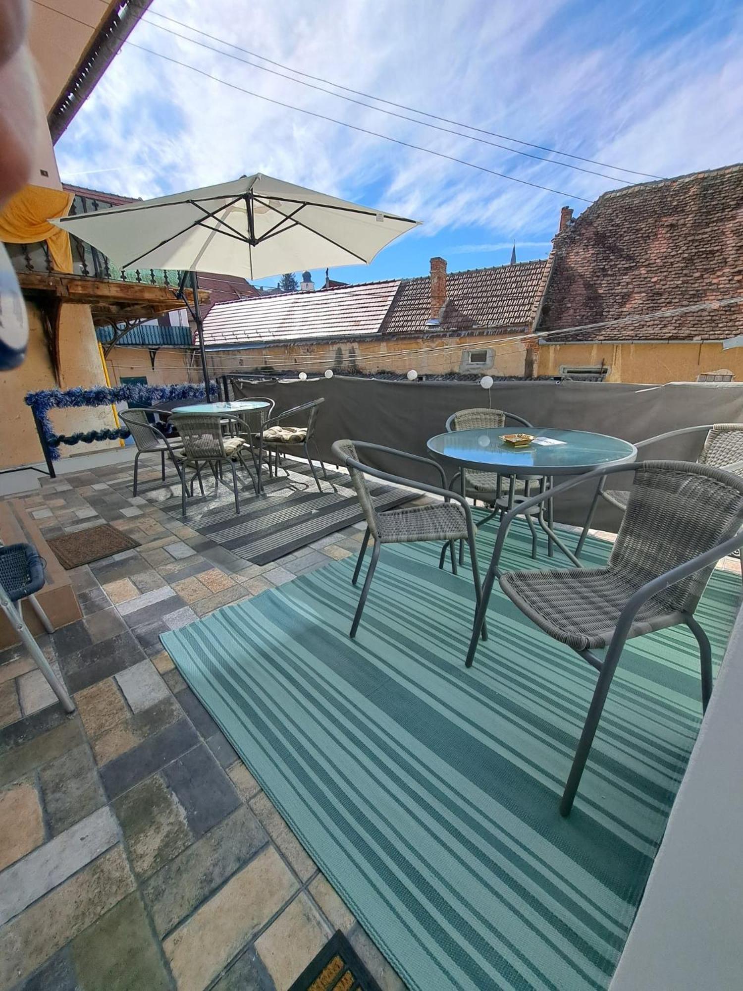 Free Garage In The Center-Delicia 4 Studio! Sibiu Bagian luar foto